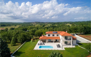 Stunning home in Prodol with Outdoor swimming pool, WiFi and 4 Bedrooms